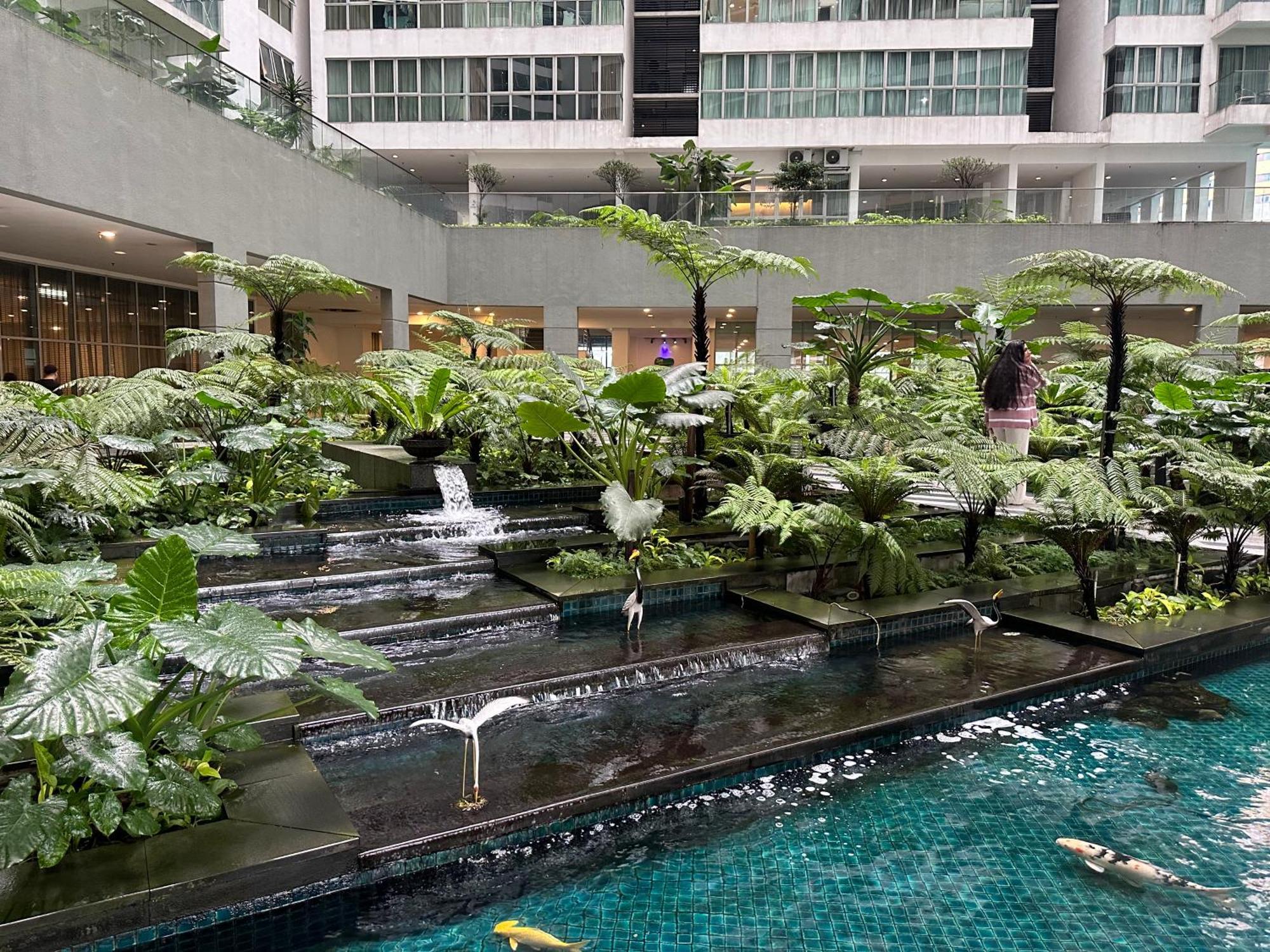 Modern Bauhaus Studio At Regalia Klcc Infinity Pool Kuala Lumpur Bagian luar foto