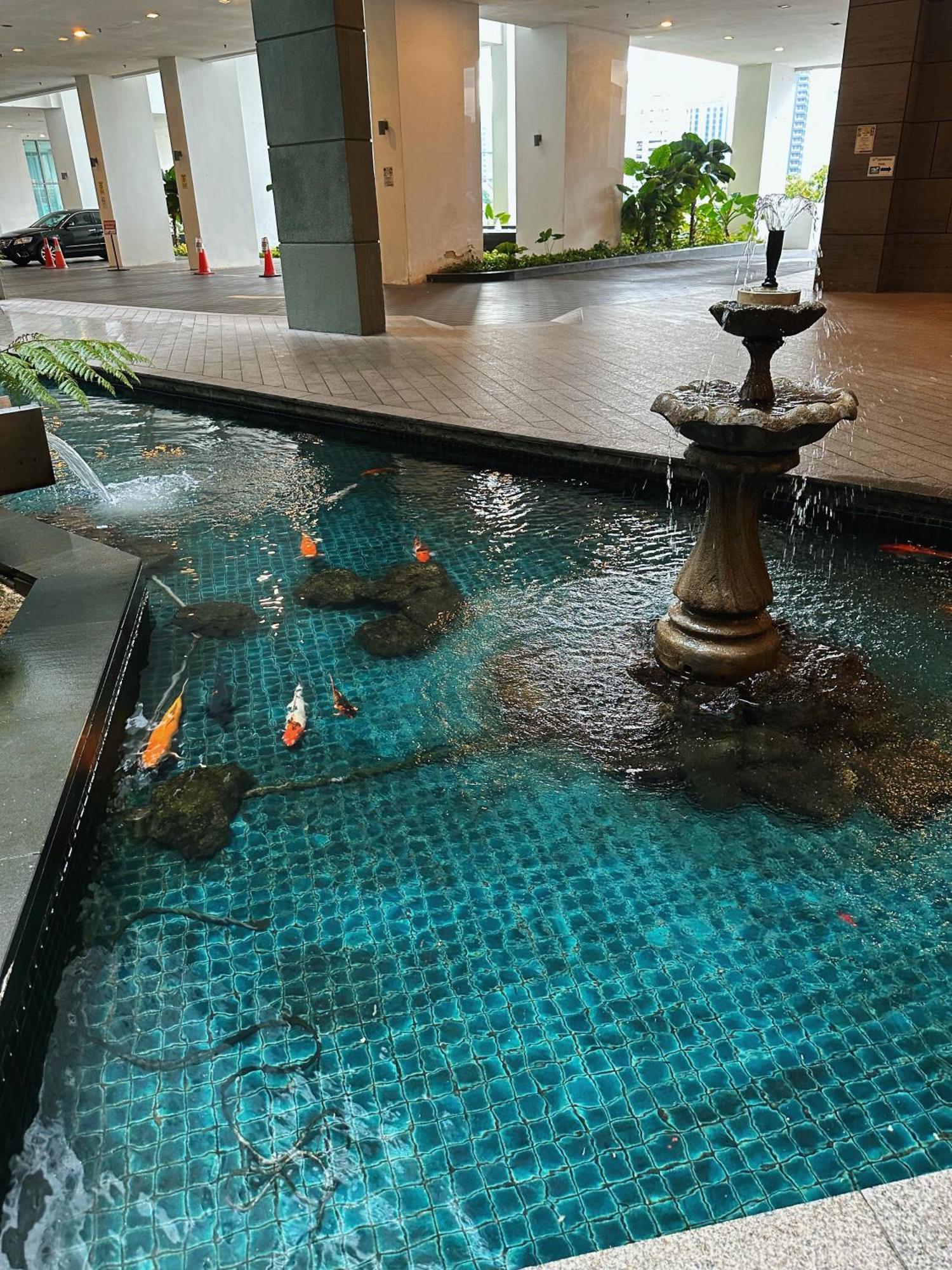 Modern Bauhaus Studio At Regalia Klcc Infinity Pool Kuala Lumpur Bagian luar foto